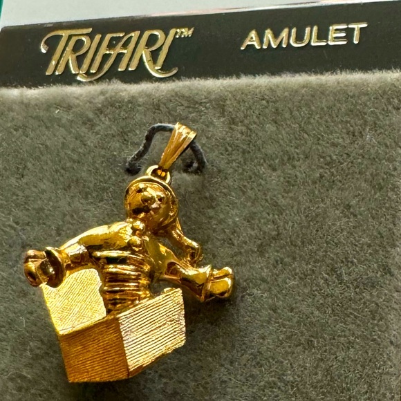 Trifari “Jack in the Box” Amulet/Charm - Vintage - Picture 3 of 3